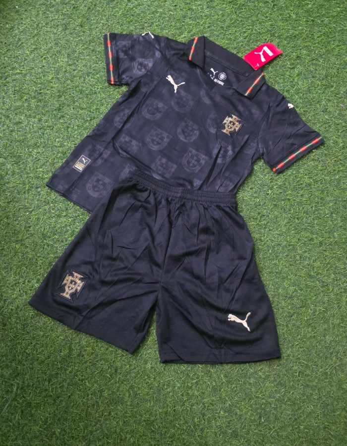 KIT INFANTIL PORTUGAL EDIÇÃO LIMITADA PANTERA NEGRA 2025/26